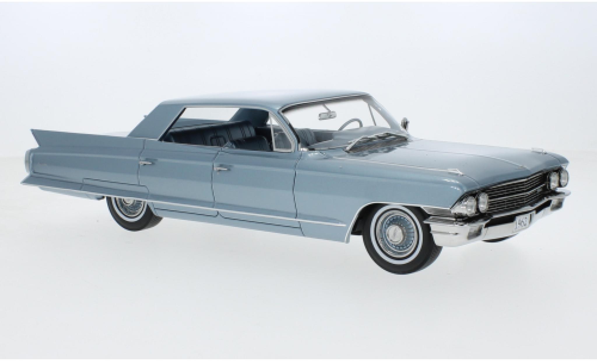 Cadillac Sedan 1/18 Stamp Models DeVille metallic blauw clair 1962 modelauto
