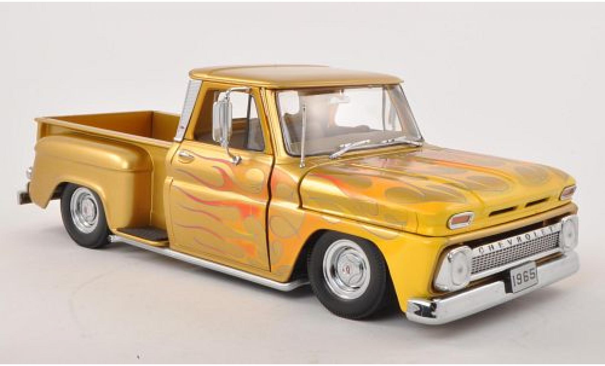 Chevrolet C-10 1/18 Sun Star Stepside Pick Up Low Rider gold/Dekor 1965 modelauto