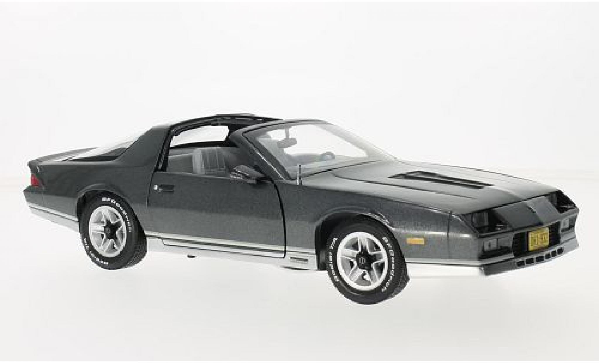 Chevrolet Camaro 1/18 Sun Star grijs 1982 modelauto