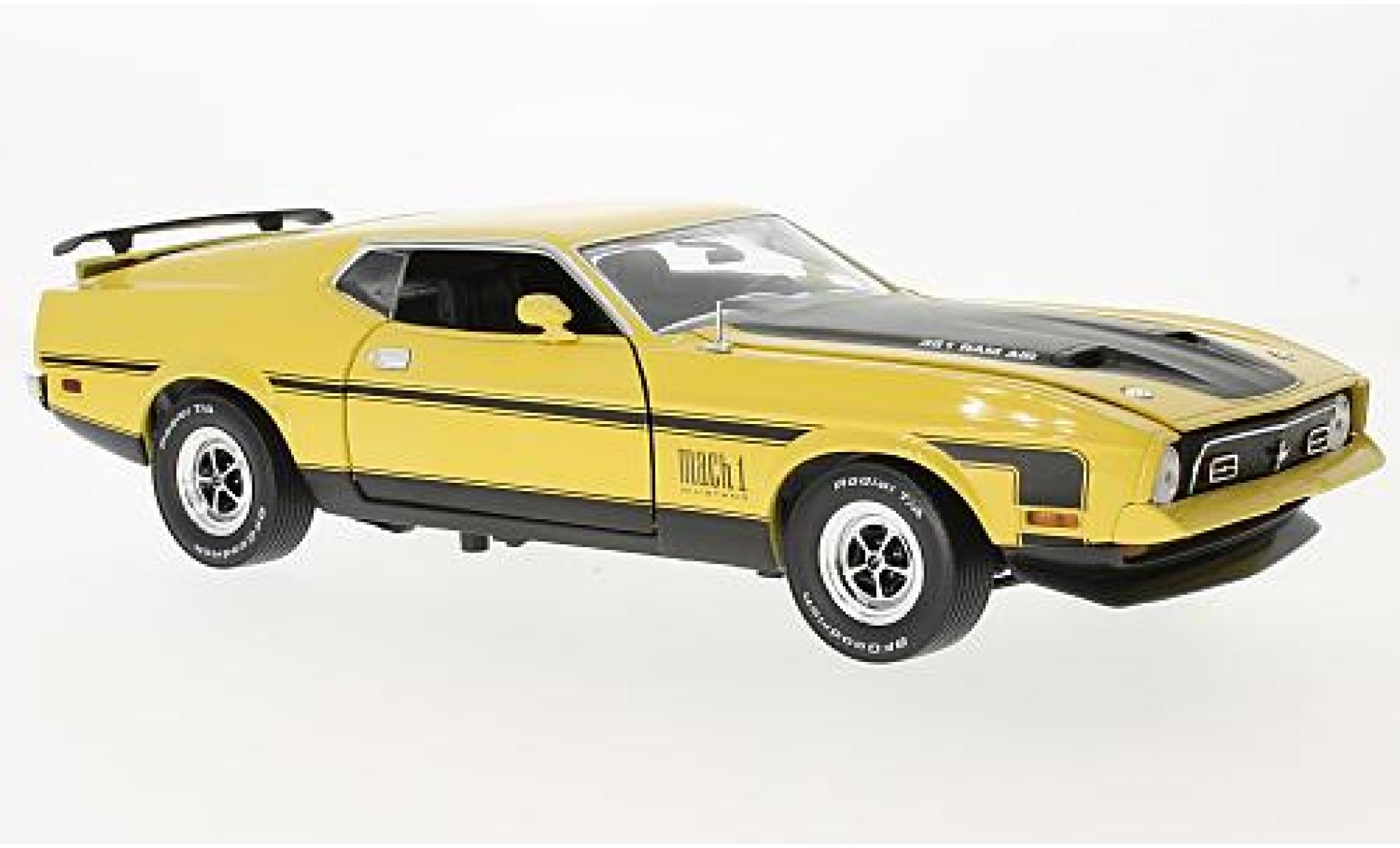 Ford Mustang 1/18 Sun Star Mach I geel/zwart 1971 modelauto