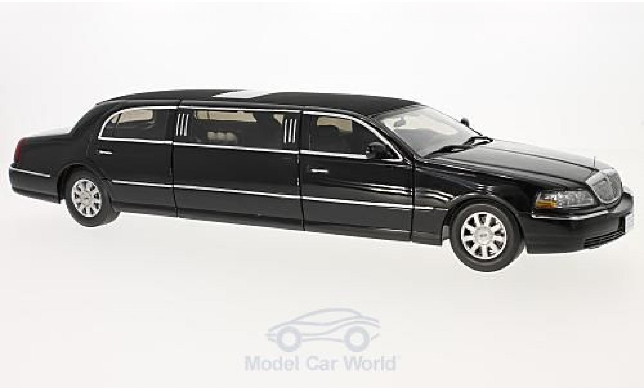 Lincoln Town Car 1/18 Sun Star Sedan zwart 2003 modelauto