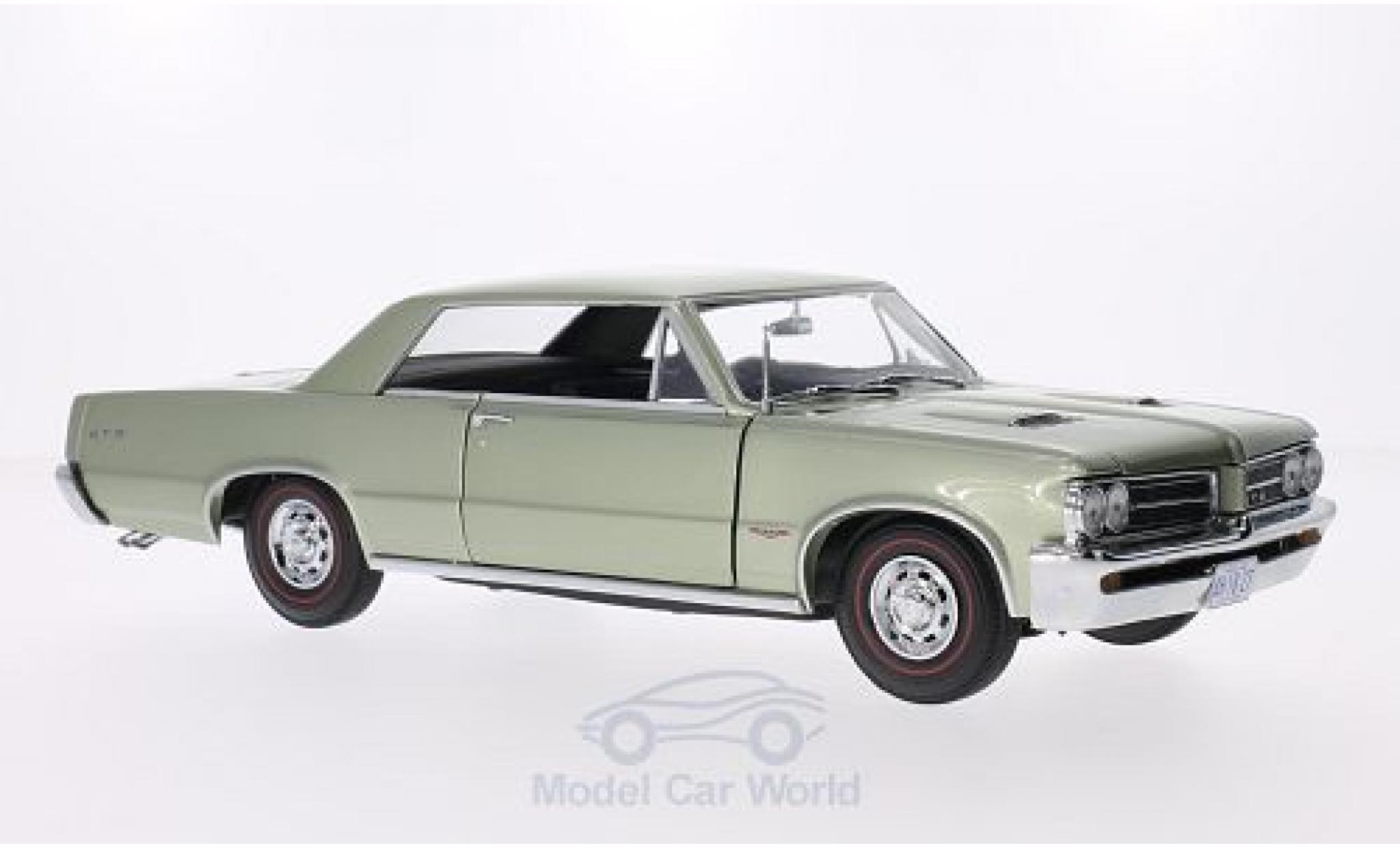Pontiac GTO 1/18 Sun Star metallic groen 1964 modelauto
