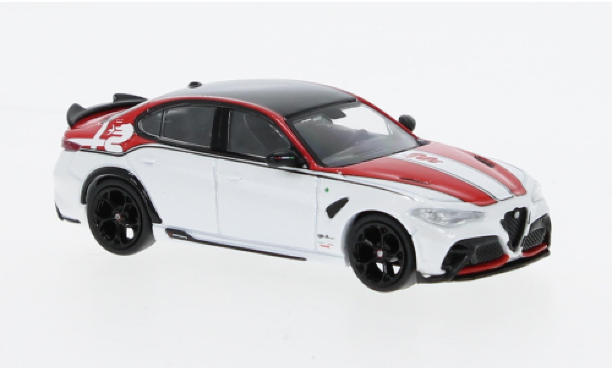 Alfa Romeo Giulia 1/64 Tarmac Works GTA rood/metallic wit 1:64 modelauto