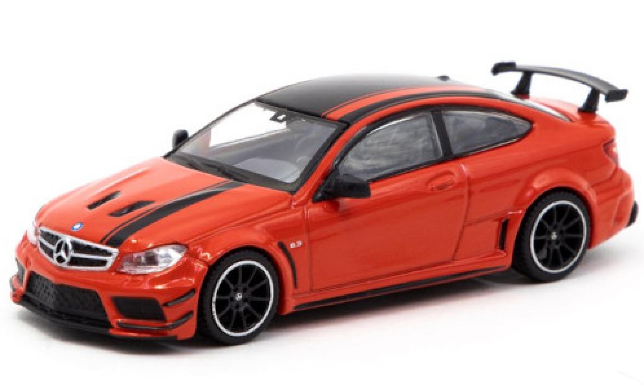 Mercedes Classe C 1/64 Tarmac Works C 63 AMG Coupe Black Series (C205) rood/zwart modelauto
