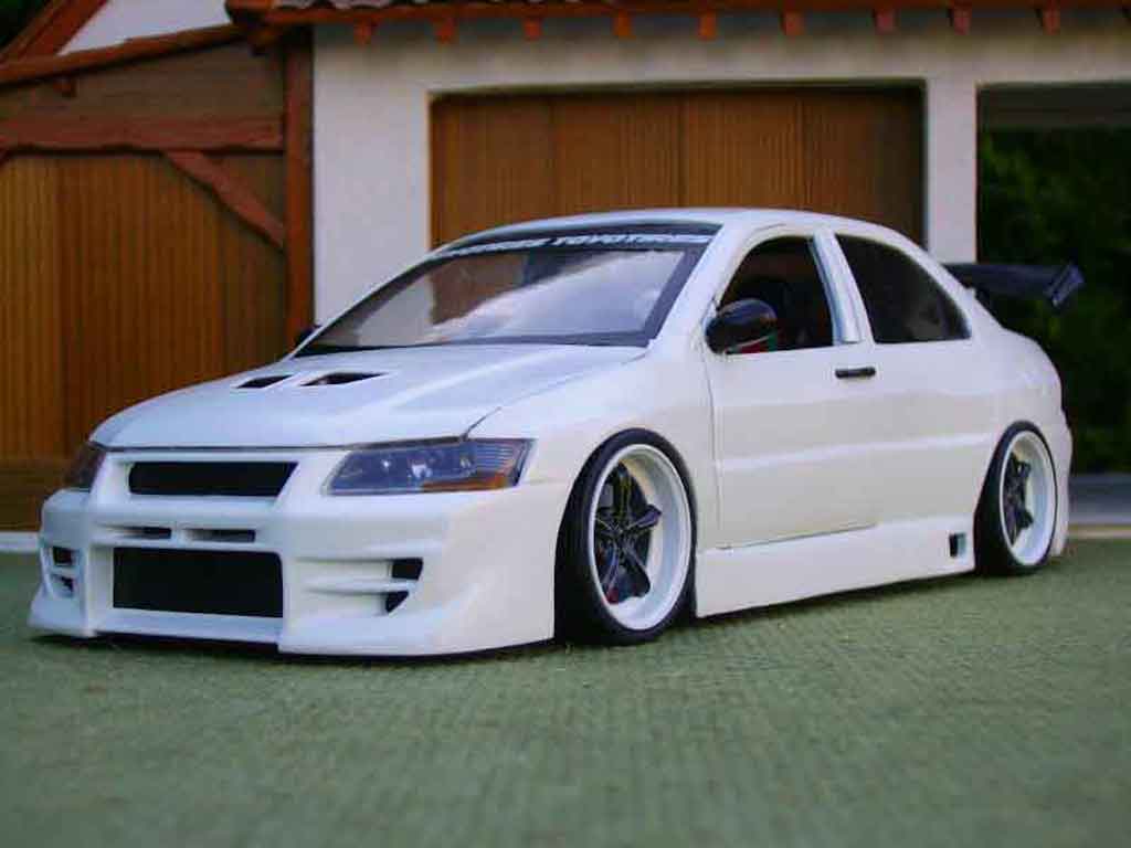 Mitsubishi Lancer Evolution VII tuning 1/18 Ertl