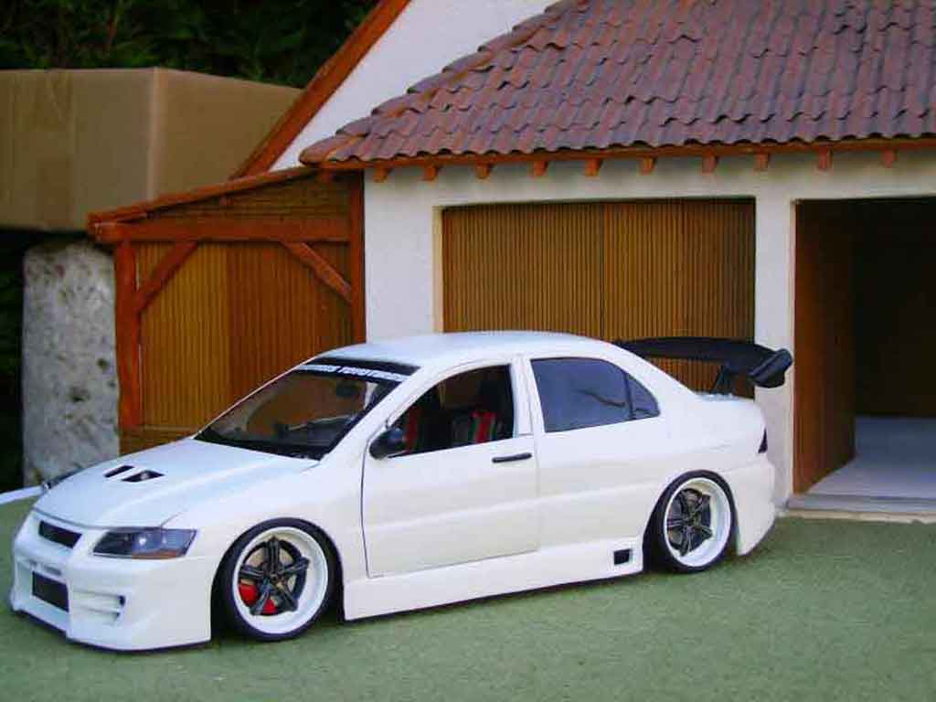 Mitsubishi Lancer Evolution VII tuning 1/18 Ertl