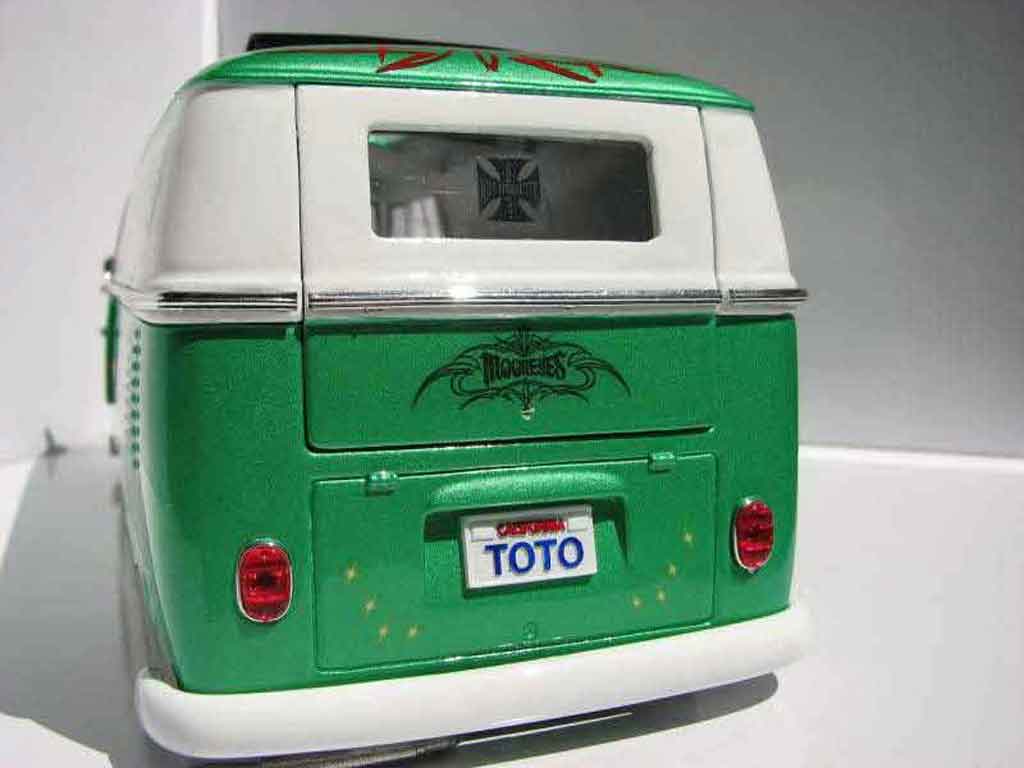 Volkswagen Combi Base tribute to ed roth combi rat fink revell 1/18 Welly