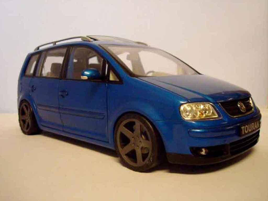 Volkswagen Touran 1/18 Shanghai Volkswagen blauw jantes zwart modelauto