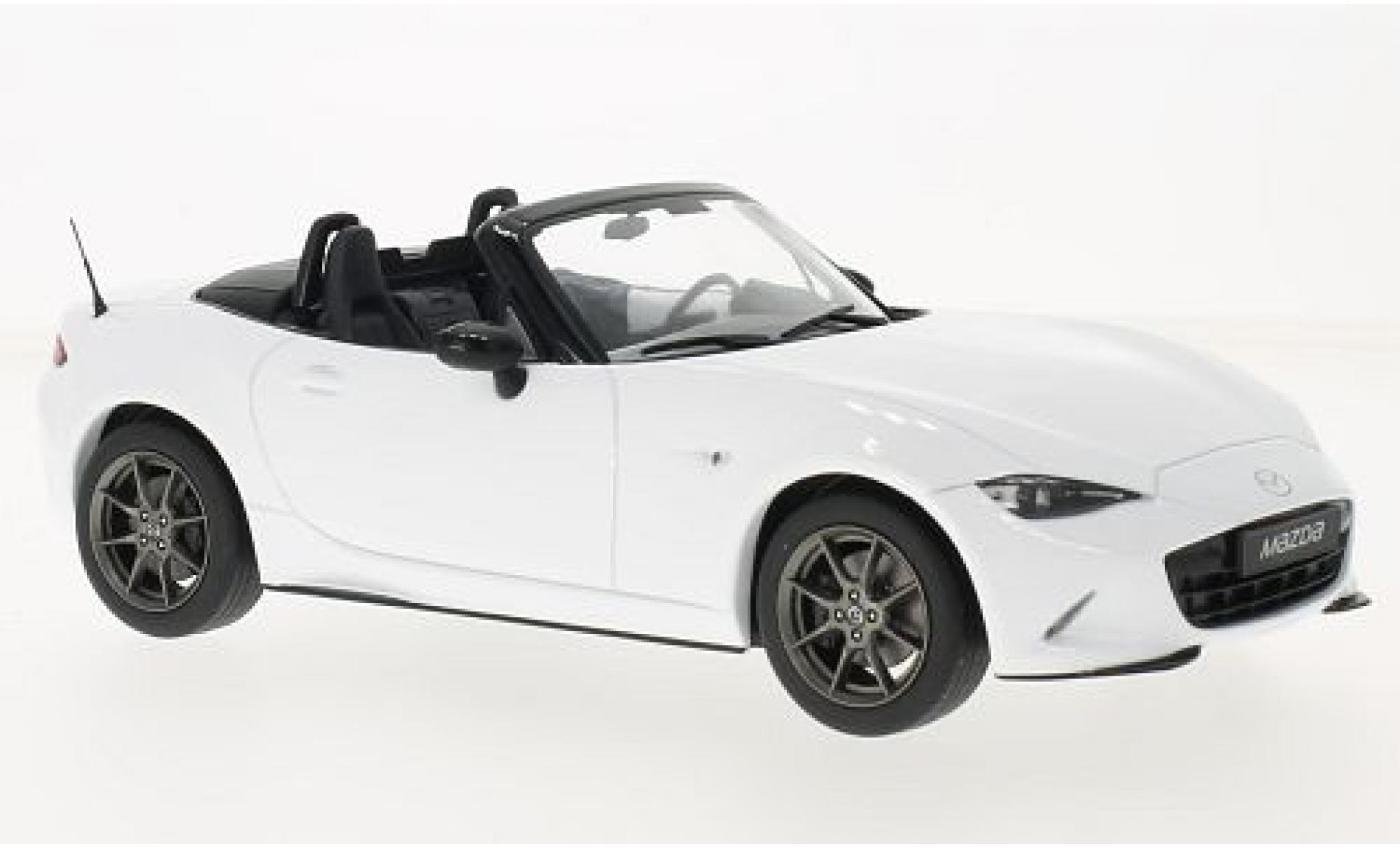 Mazda MX5 1/18 Triple 9 Collection wit 2015 avec d&eacute;tachable Softtop sans Vitrine modelauto