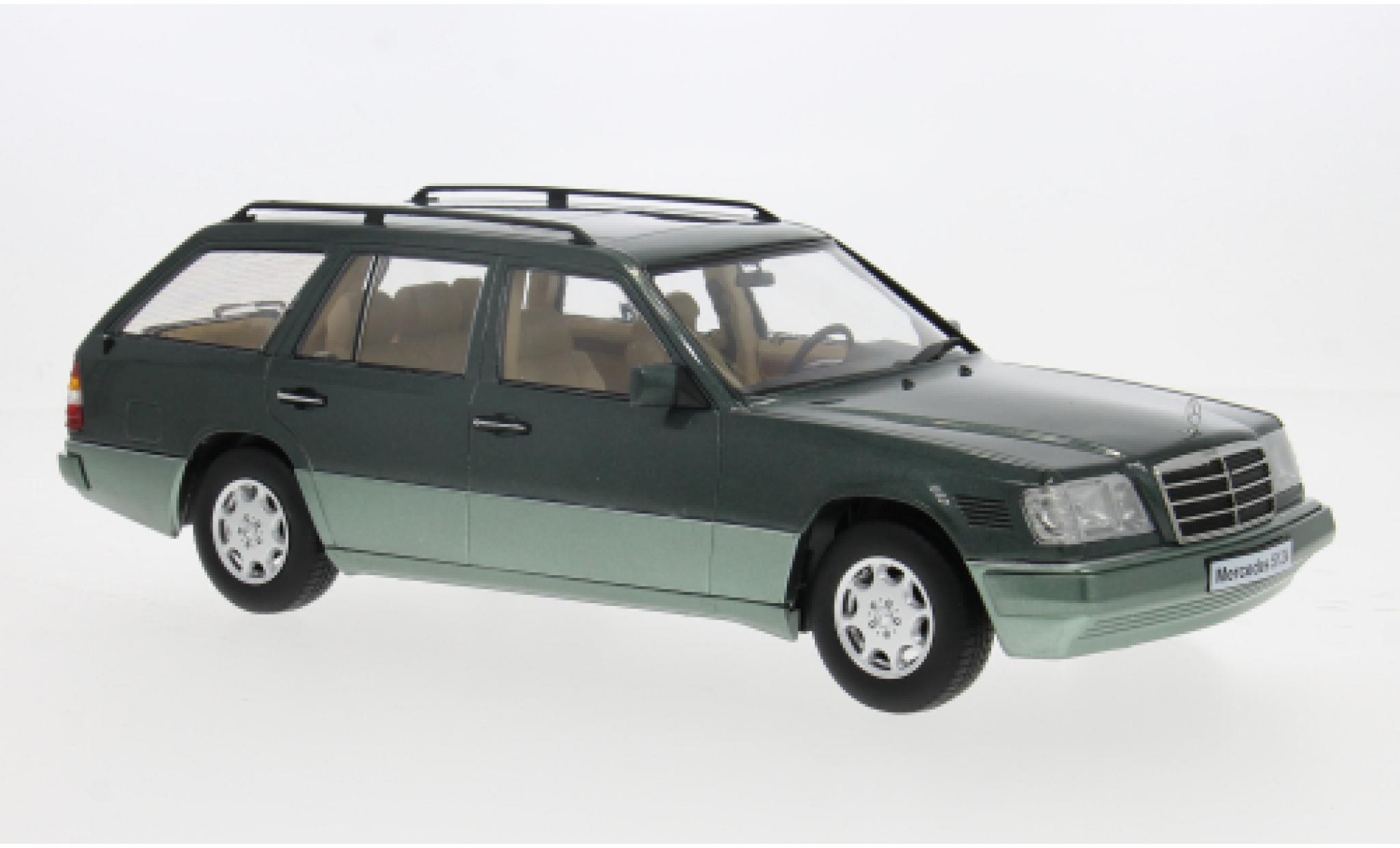 Mercedes Classe E 1/18 Triple 9 Collection T-Modell (S124) groen 1995 1:18 modelauto