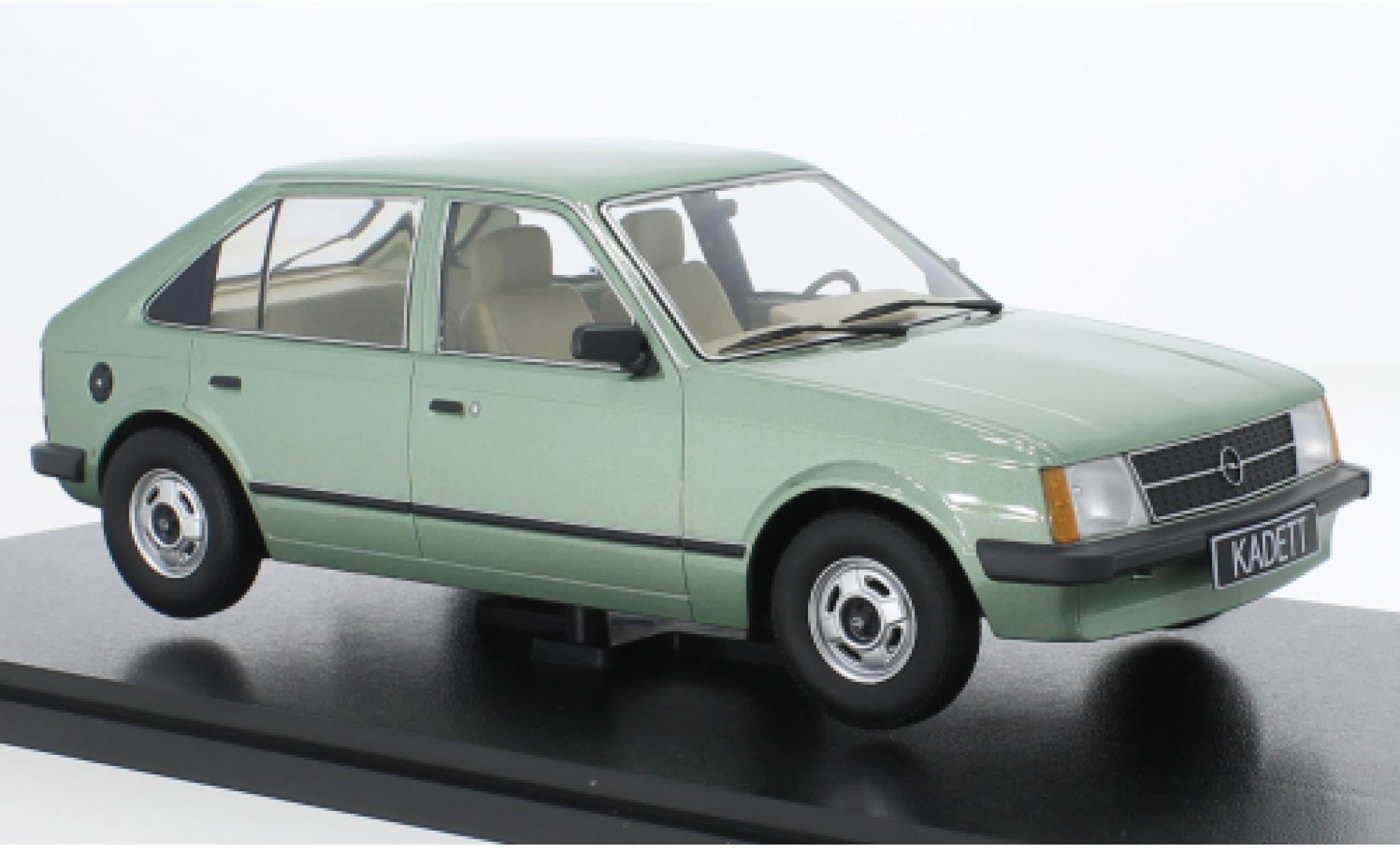 Opel Kadett 1/18 Triple 9 Collection D metallic la chaux modelauto