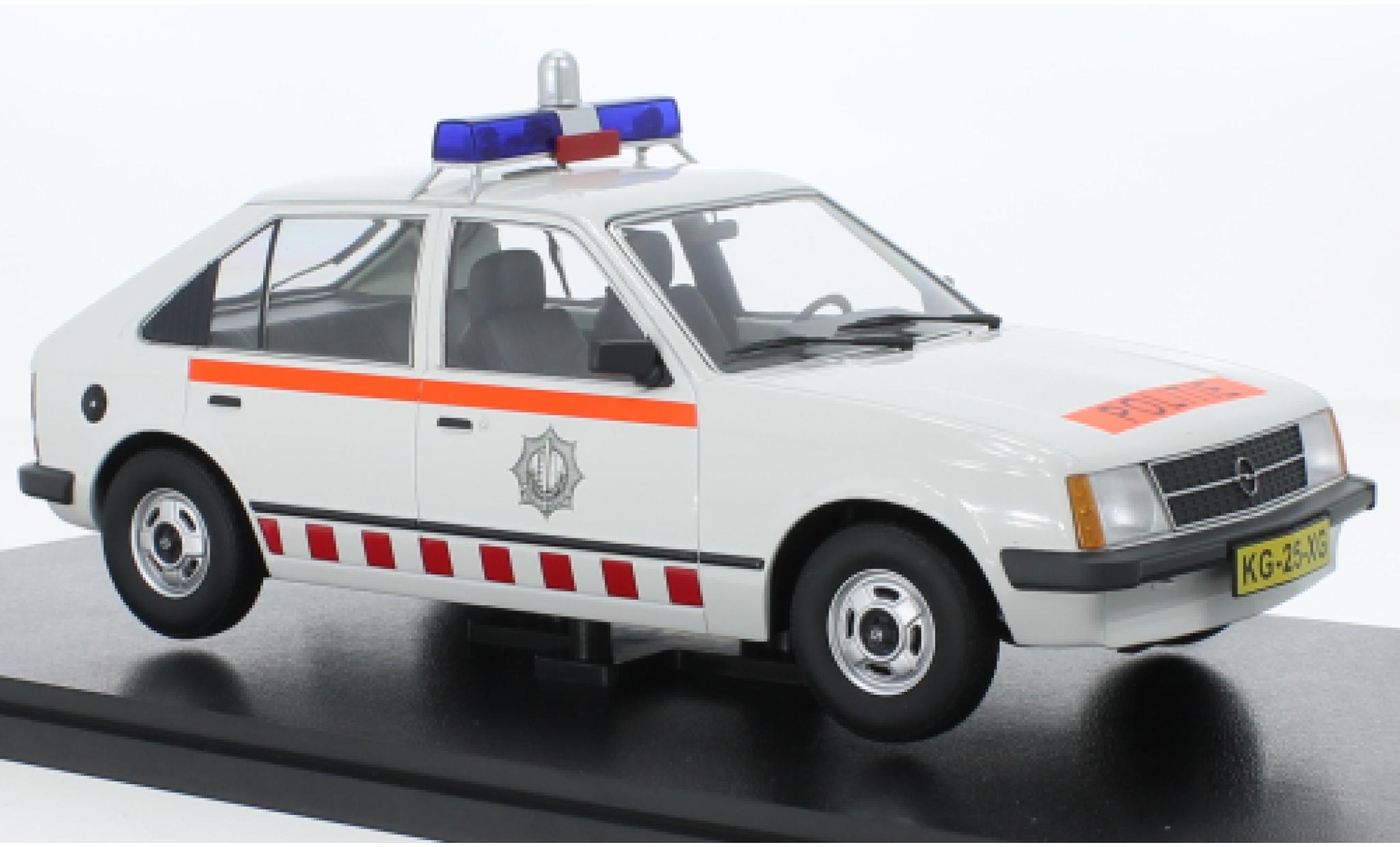 Opel Kadett 1/18 Triple 9 Collection D Politie (NL) modelauto