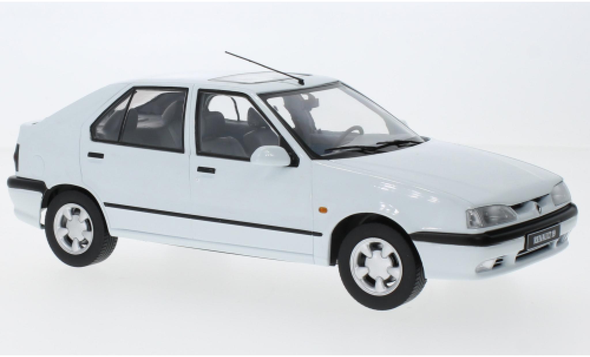 Renault 19 1/18 Triple 9 Collection wit 94 modelauto
