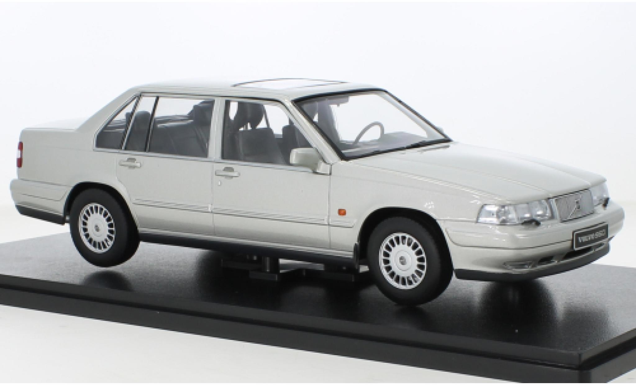 Volvo 960 1/18 Triple 9 Collection grijs 1996 modelauto