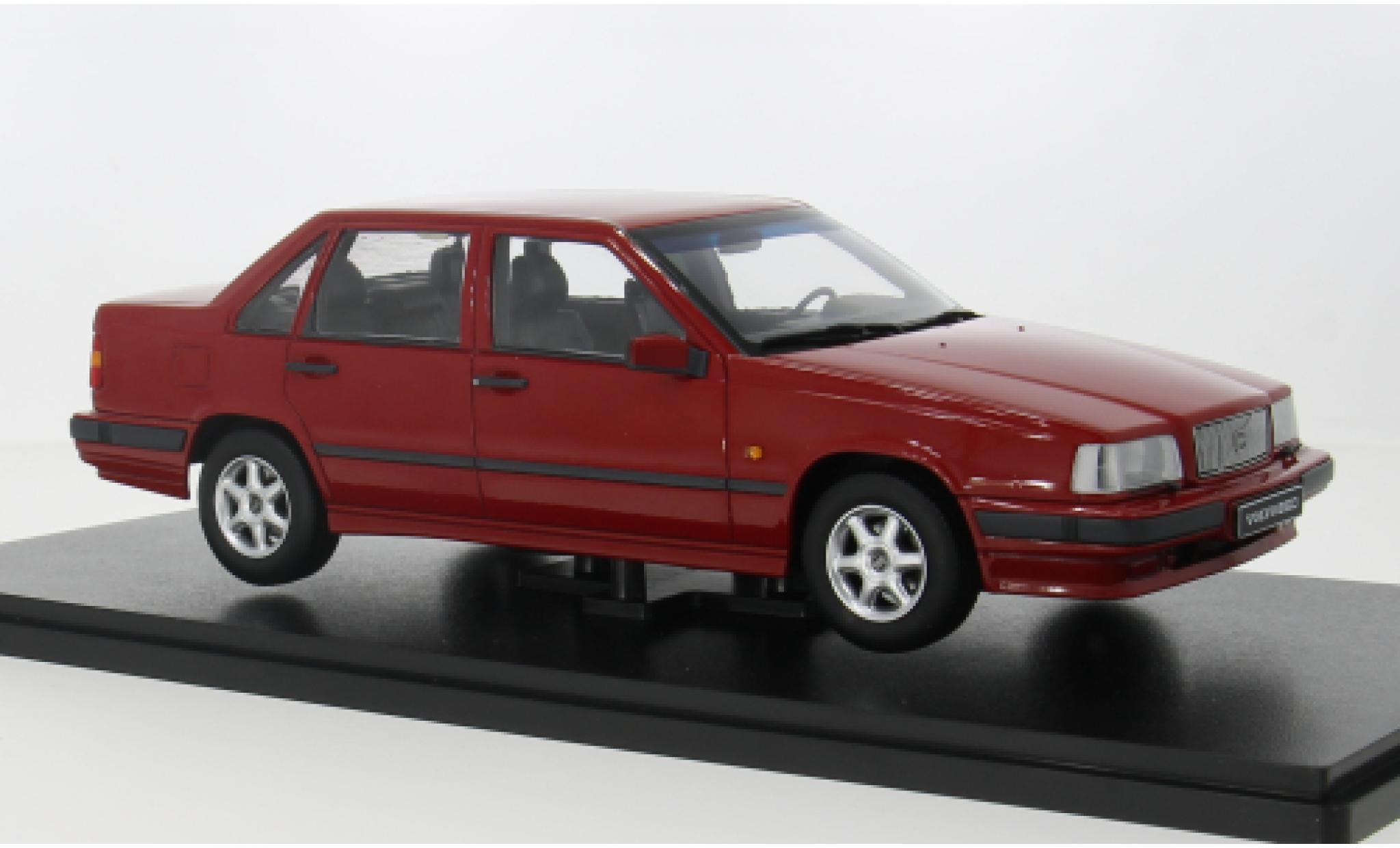 Volvo 850 1/18 Triple 9 Collection rood 1993 1:18 modelauto