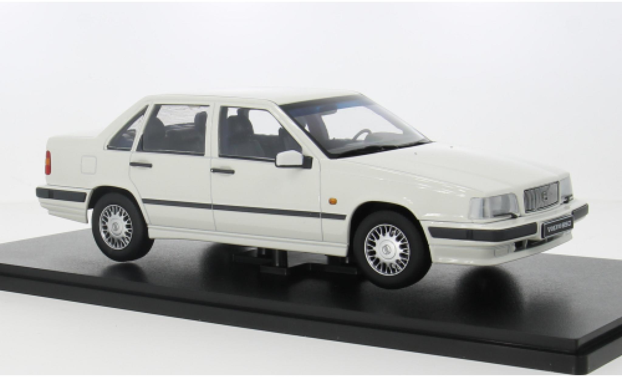 Volvo 850 1/18 Triple 9 Collection wit 1993 1:18 modelauto