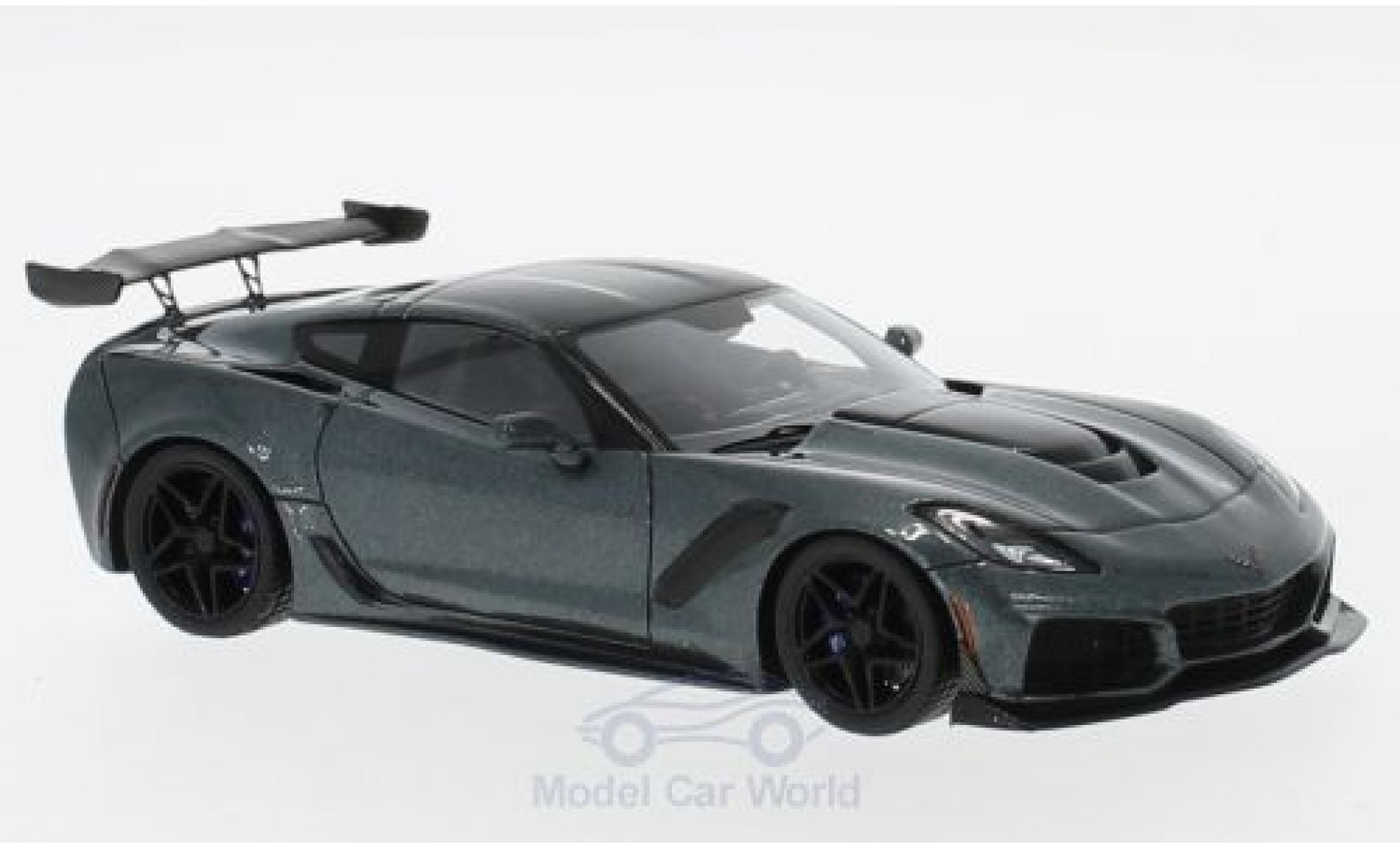 Chevrolet Corvette C7 1/43 TrueScale Miniatures C7 ZR-1 metallic grijs modelauto