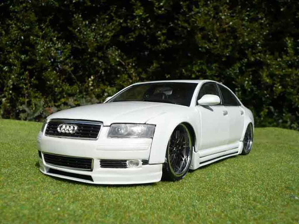 Audi A8 1/18 Motormax dub wit modelauto