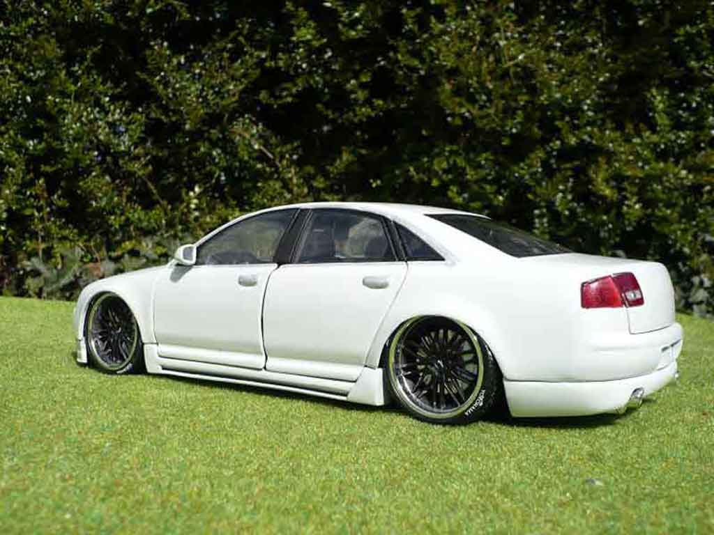 Audi A8 berline dub wit 1/18 Motormax