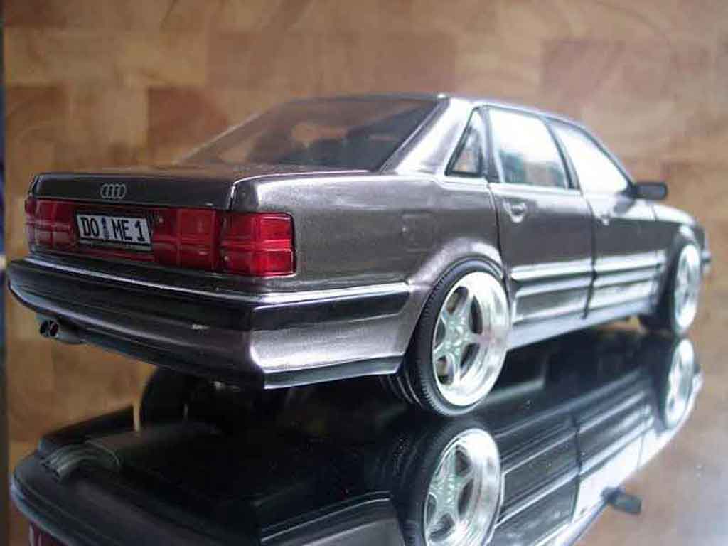 Audi V8 berline Quattro street version 1/18 Minichamps