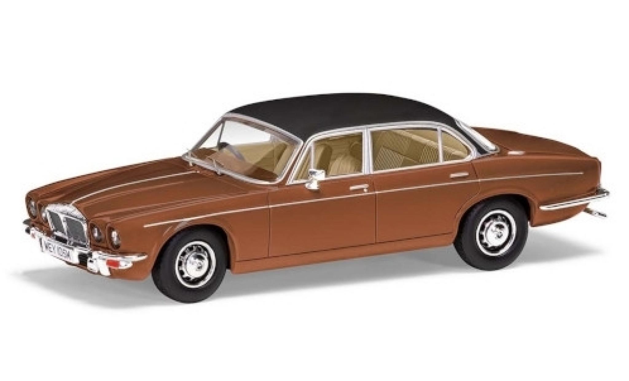 Daimler Double Six 1/43 Vanguards Series 2 Vanden Plas metallic bruin/matt-zwart RHD modelauto