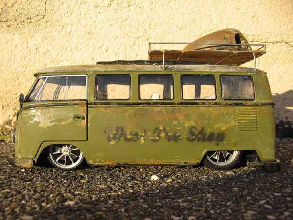 Volkswagen Combi Base 1962 rusty split 1/18 Welly