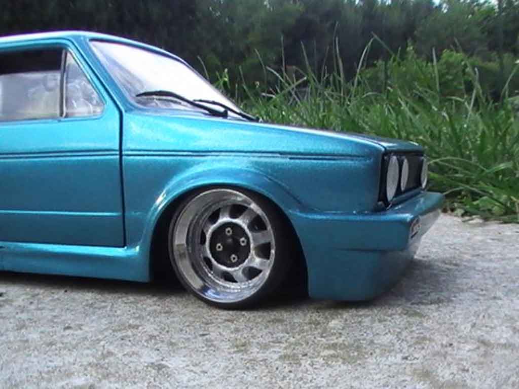 Volkswagen Golf GTI swap 16s de 1982 1/18 Solido