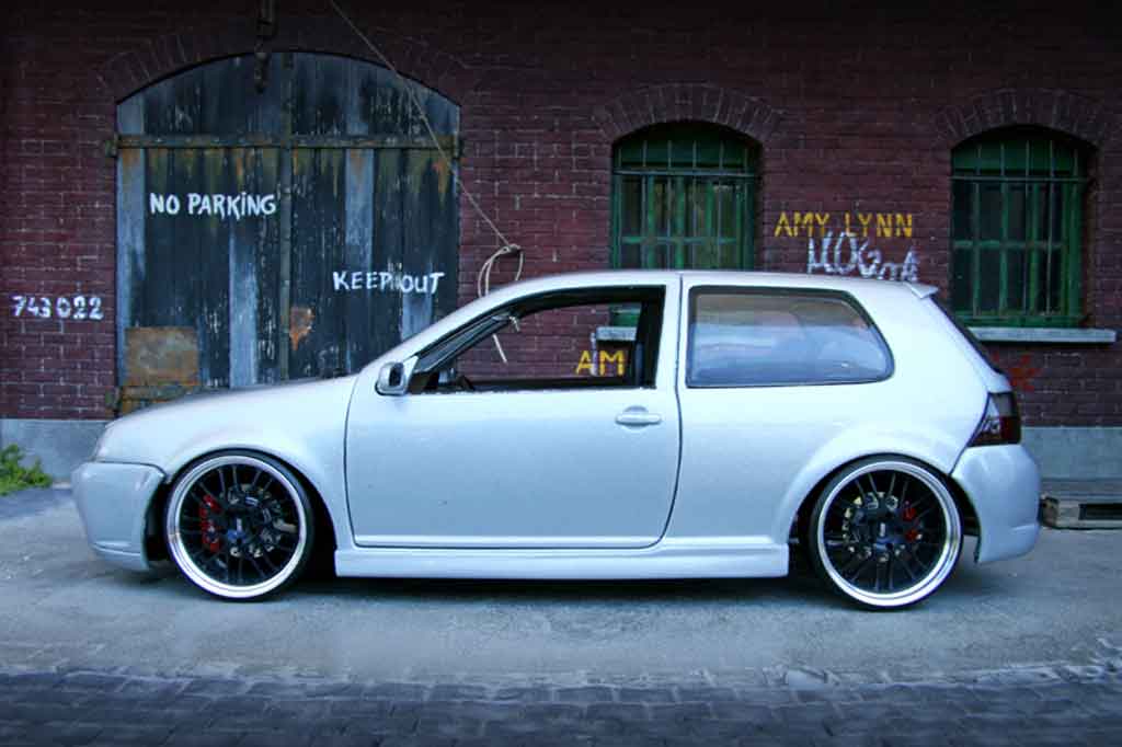 Volkswagen Golf R32 kit carrosserie grijs jantes bbs 18 pouces 1/18 Revell