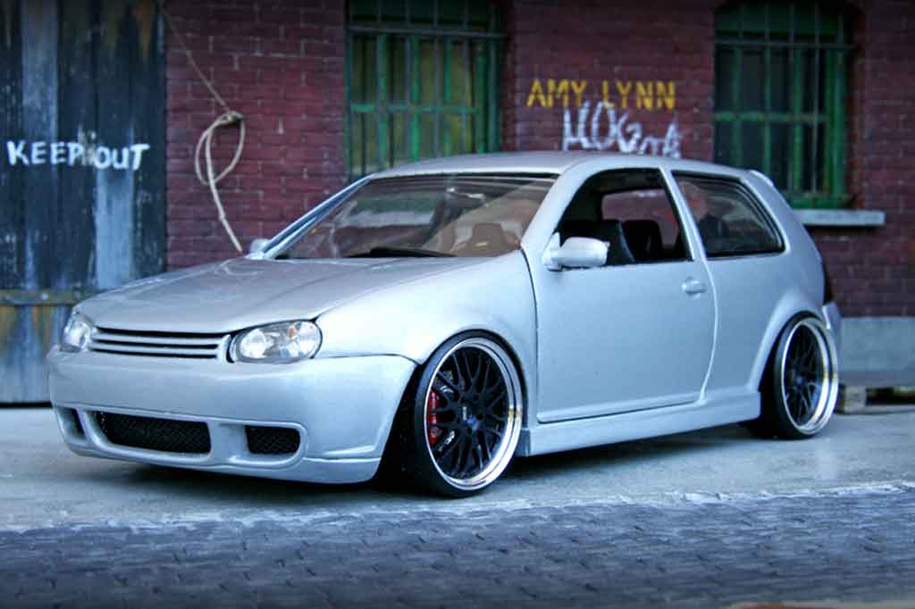 Volkswagen Golf IV R32 1/18 Revell IV R32 kit carrosserie grijs jantes bbs 18 pouces modelauto