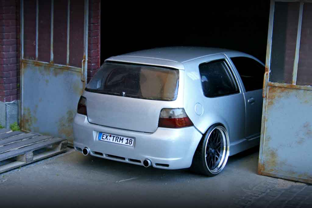 Volkswagen Golf R32 kit carrosserie grijs jantes bbs 18 pouces 1/18 Revell