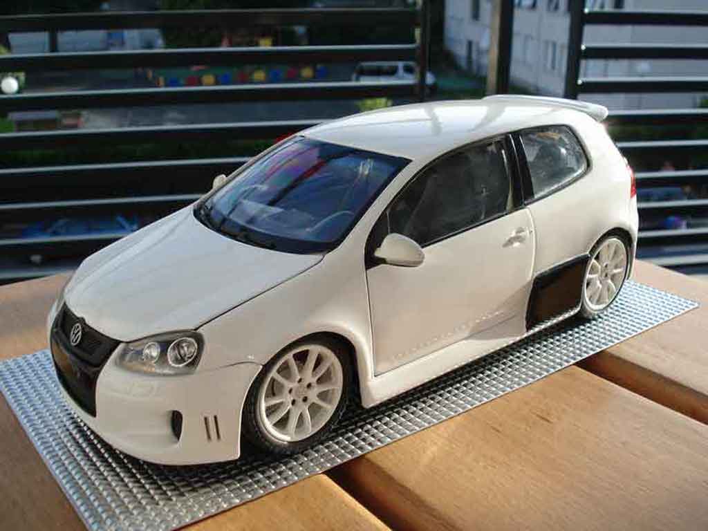 Volkswagen Golf GTI wit hofele spirit 1/18 Norev