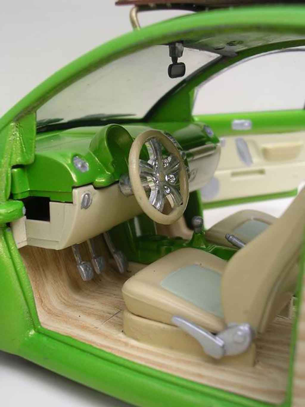 Volkswagen New Beetle Base woody green surf california 1/18 Burago