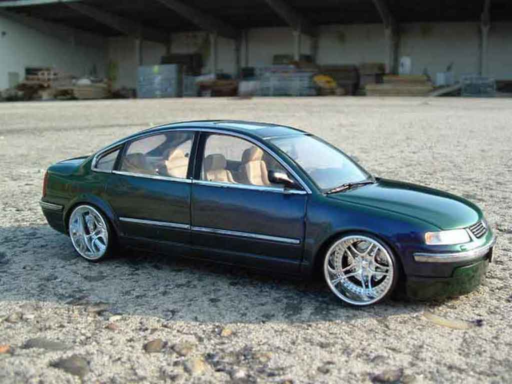 Volkswagen Passat 1/18 Welly  modelauto