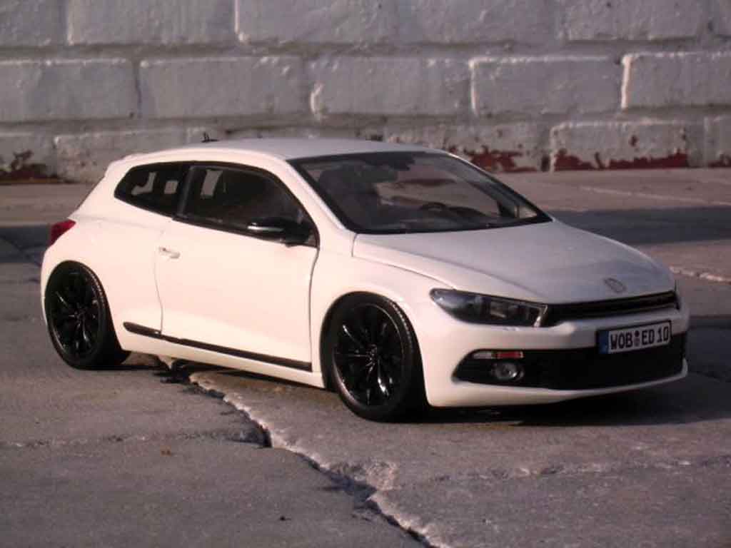 Volkswagen Scirocco Base 3 2.0 tsi wit 1/18 Norev