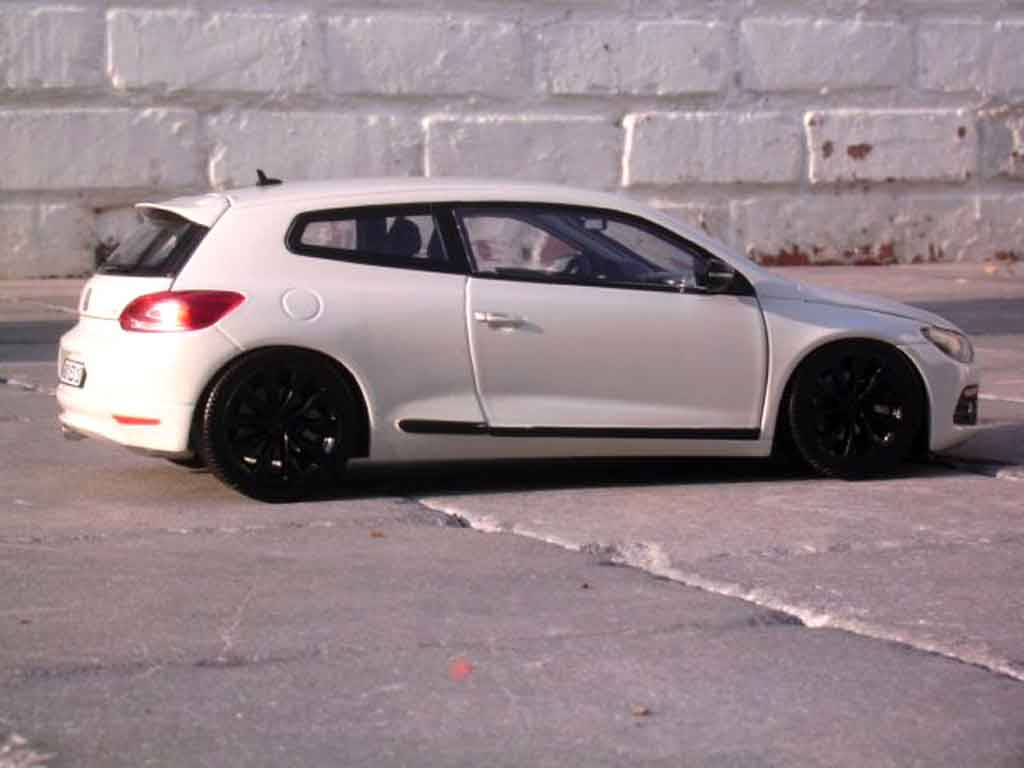 Volkswagen Scirocco Base 3 2.0 tsi wit 1/18 Norev