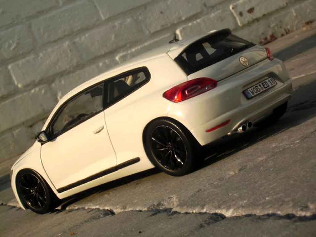 Volkswagen Scirocco Base 3 2.0 tsi wit 1/18 Norev