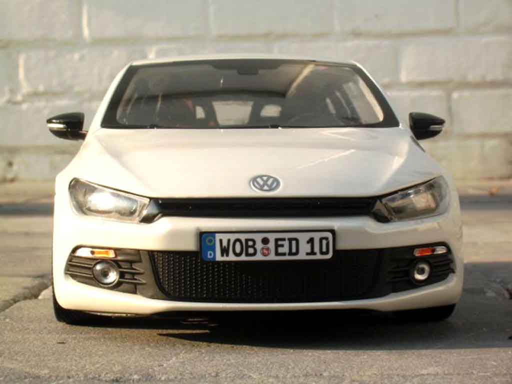 Volkswagen Scirocco Base 3 2.0 tsi wit 1/18 Norev