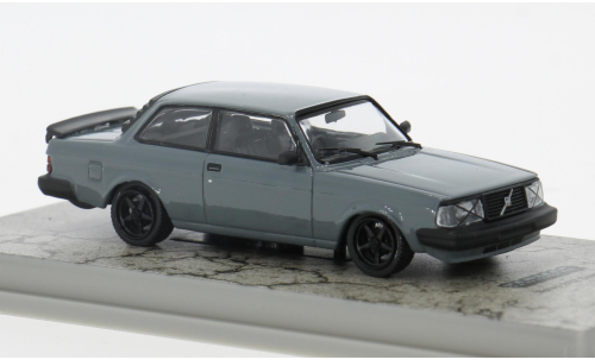 Volvo 242 1/64 Tarmac Works Custom grijs 1:64 modelauto