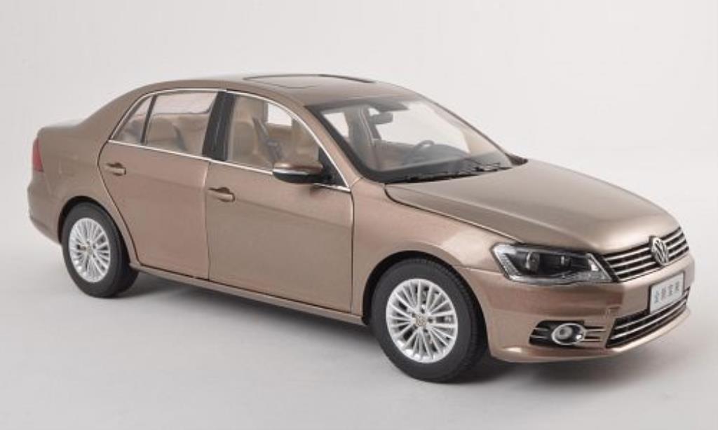 Volkswagen Bora 1/18 Paudi beige 2012 modelauto