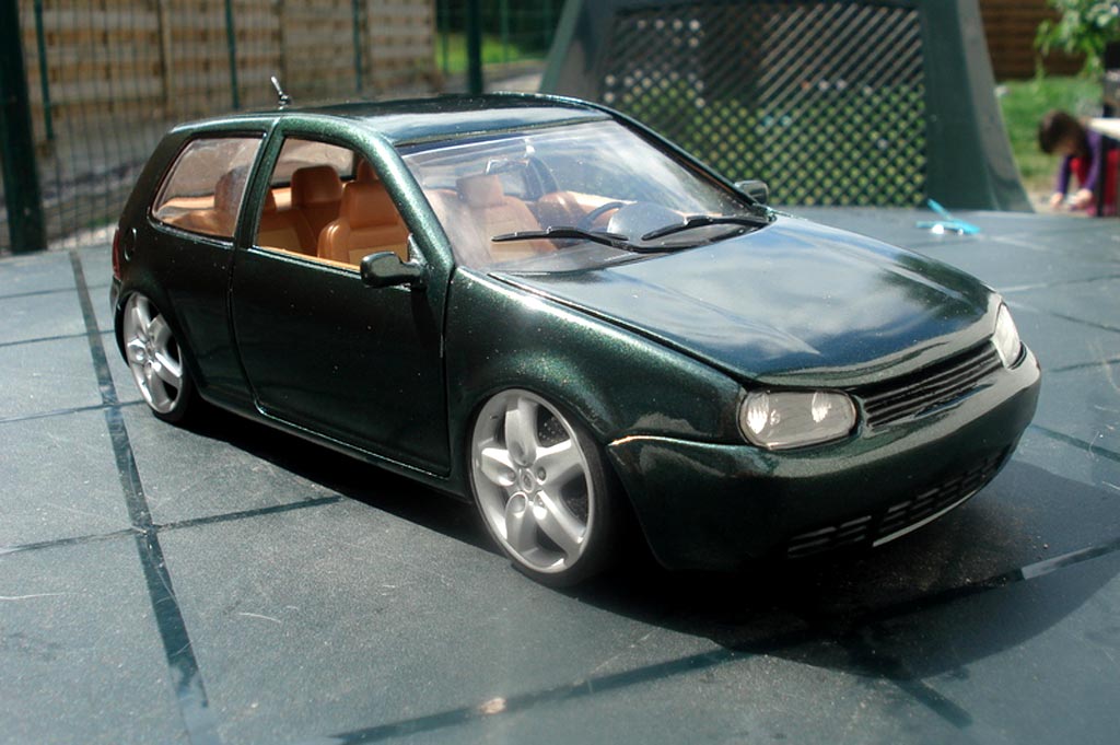 Volkswagen Golf 4 GTI 1/18 Revell 4 GTI grun jantes porsche et lissage carrosserie modelauto