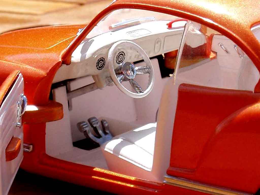 Volkswagen Karmann Base oranje pulp 1/18 Solido