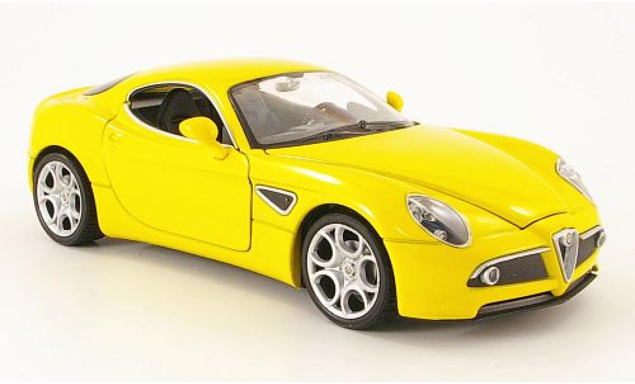 Alfa Romeo 8C 1/24 Welly Competizione met.-geel 1:24 modelauto