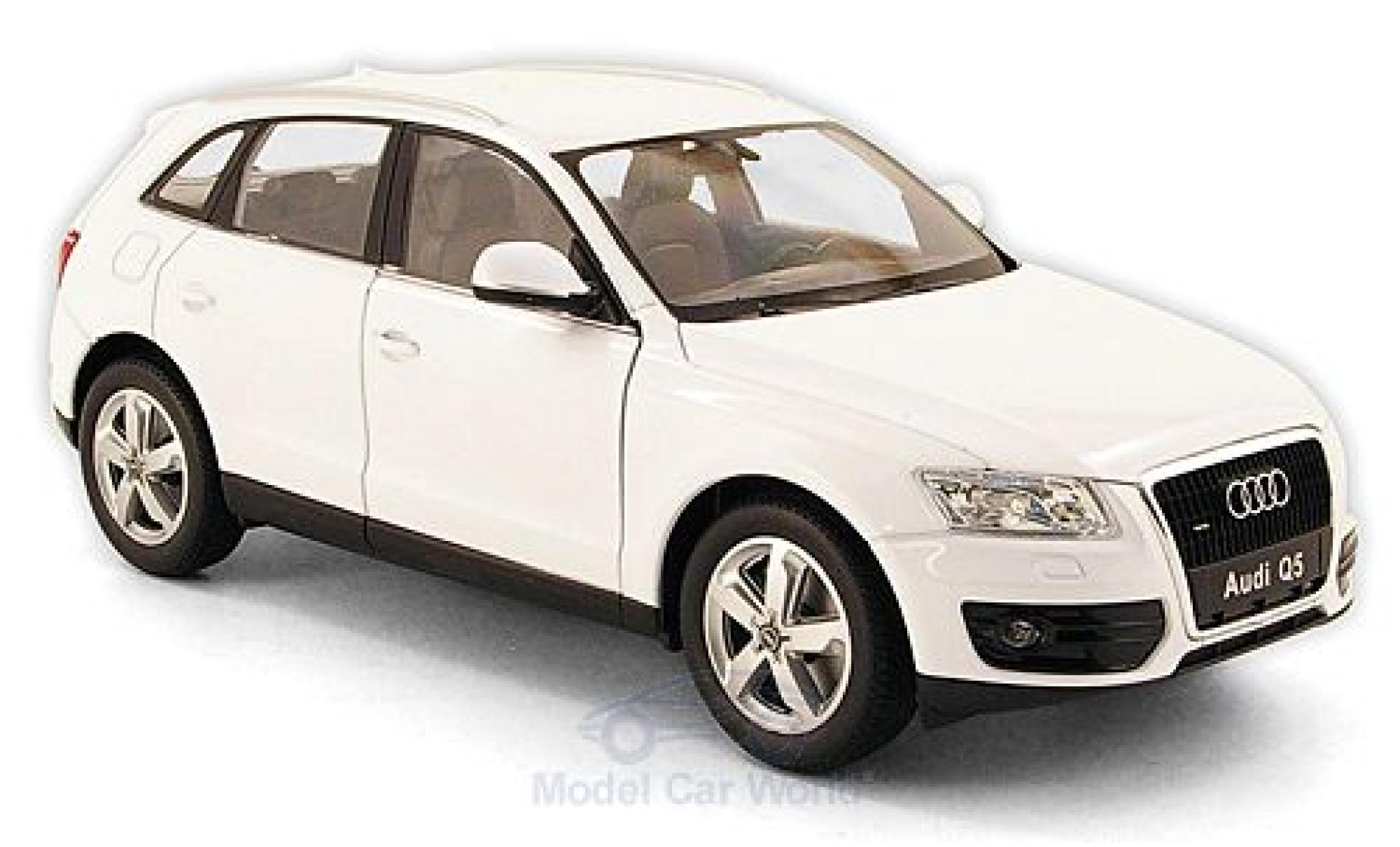 Audi Q5 1/24 Welly wit ohne Vitrine modelauto