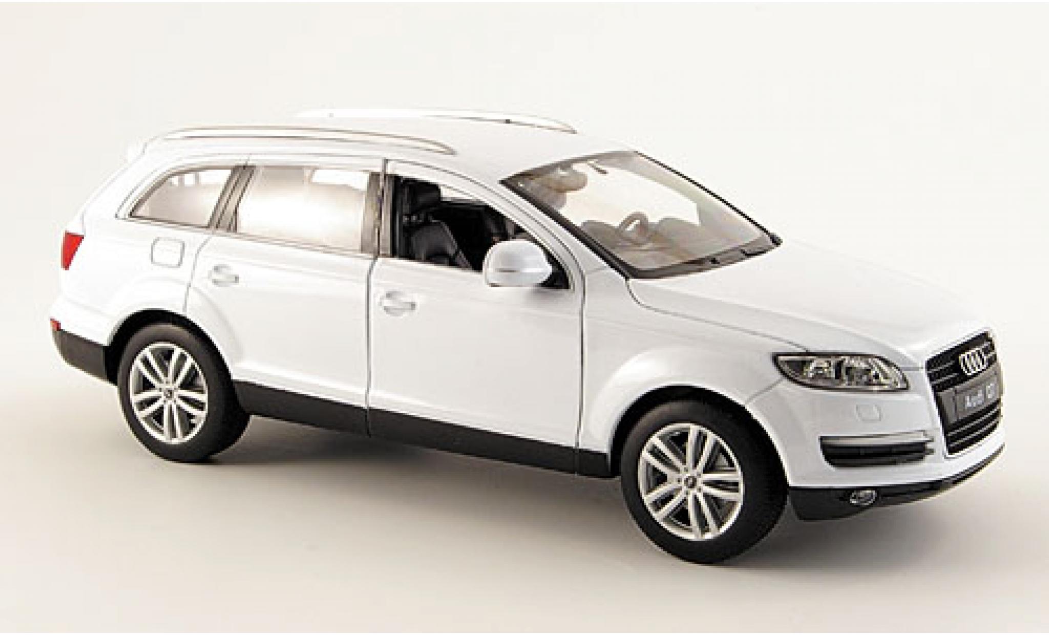 Audi Q7 1/24 Welly wit modelauto