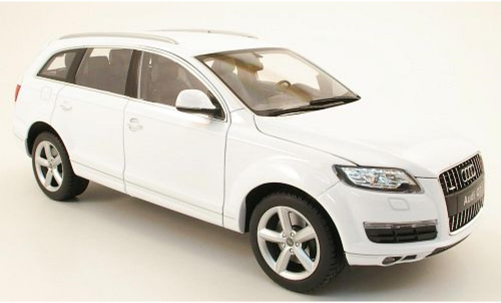 Audi Q7 1/18 Welly wit 2010 1:18 modelauto