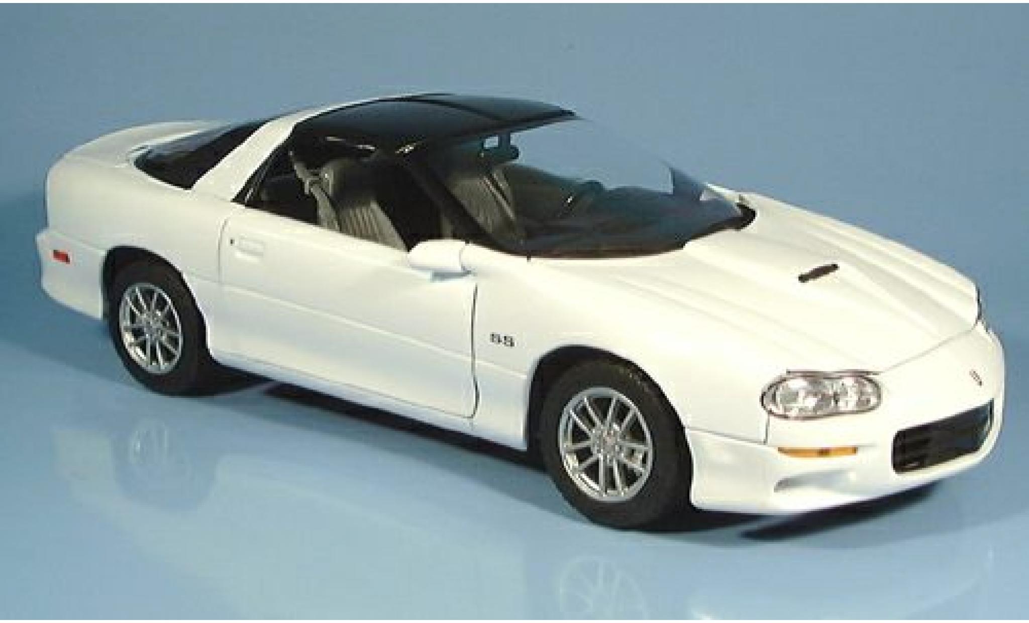 Chevrolet Camaro 1/18 Welly SS wit 2002 1:18 modelauto