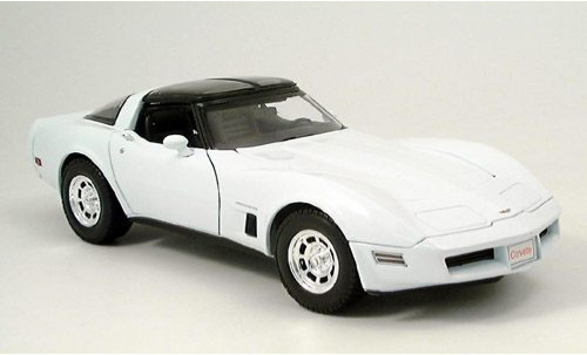 Chevrolet Corvette 1/18 Welly Coupe wei&szlig; 1982 1:18 modelauto