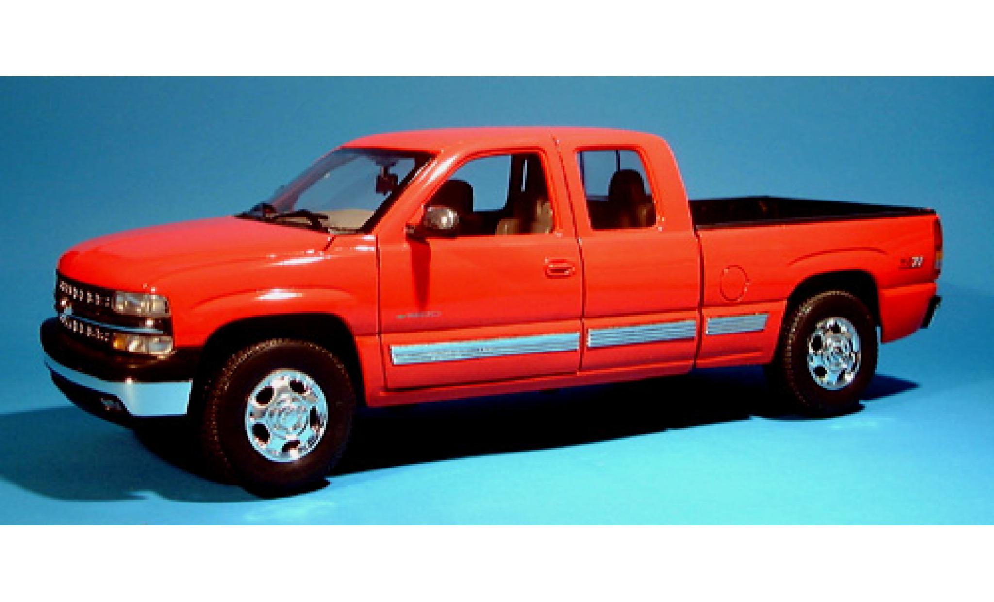 Chevrolet Silverado 1/18 Welly Ex. Cab Fleetside rood 1999 1:18 modelauto