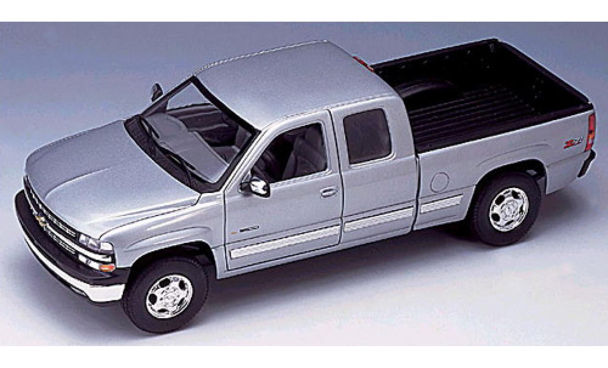 Chevrolet Silverado 1/18 Welly Ex. Cab grijs 1999 1:18 modelauto