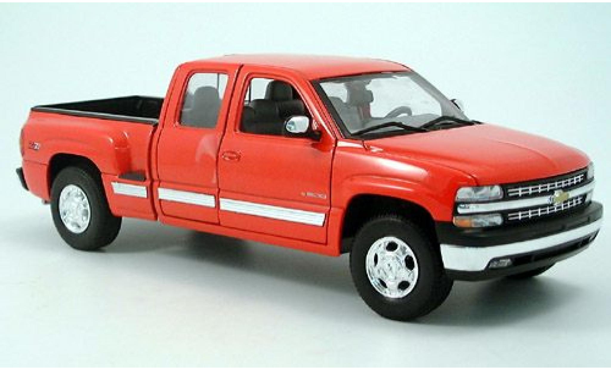 Chevrolet Silverado 1/18 Welly Ext. Cab rood 1:18 modelauto